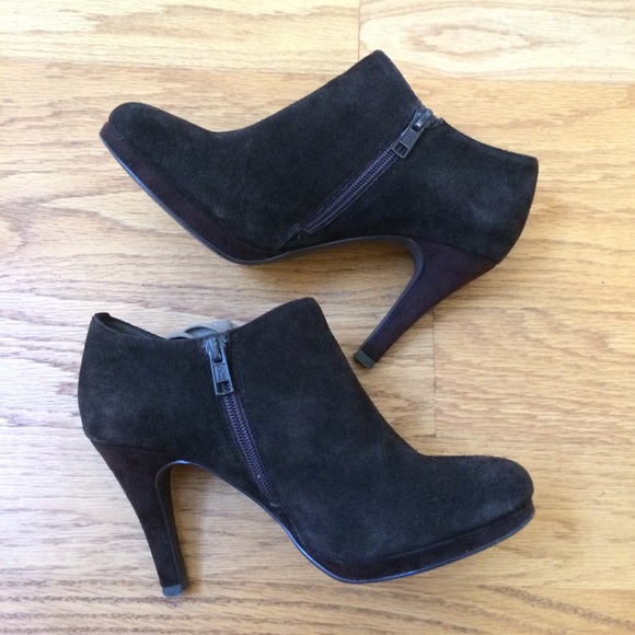 D:Fuse suede ankle boots with 3D flowers brown 8.5 - Picture 6 of 7